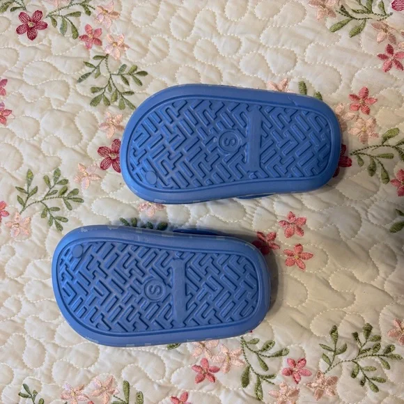 Bluey Kids' Light Blue Cloud Slide Sandals with Character Print - Picture 2 of 3